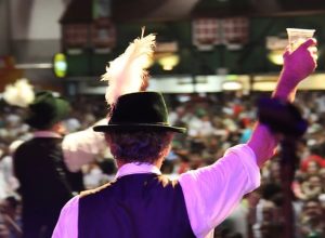 oktoberfest-de-blumenau-reune-atracoes-e-celebra-tradicao-germanica