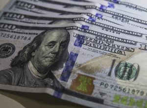 dolar-volta-a-r$-5-com-ambiente-externo-e-ajuste-pos-eleitoral