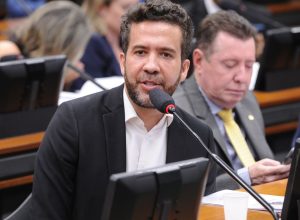 janones-denuncia-censura-em-decisao-do-tse-contra-“exercito-do-lula”