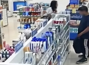 Quadrilha-distrai-funcionario-e-furta-R-4-mil-em-produtos-de-loja-em-Criciuma-2